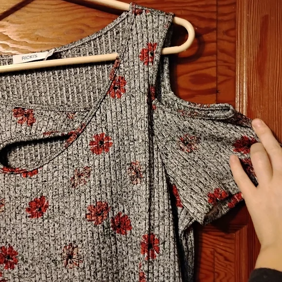 Size Large Ribbed Top - Picture 3 of 5